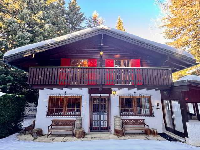 Chalet typique entouré de verdure, à quelques minutes du coeur de...