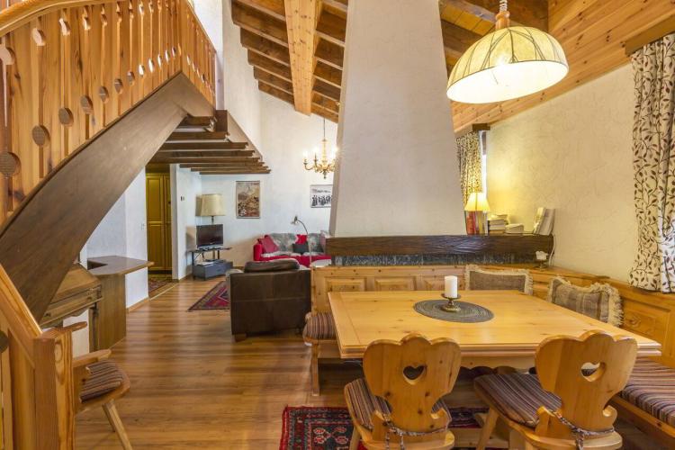 Quiet and central duplex penthouse with adjoining studio