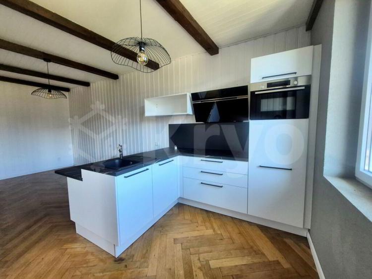 APPARTEMENT 2.5PCES + BUREAU AVEC CACHET REFAIT A NEUF