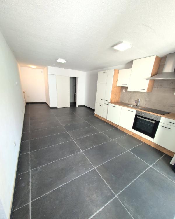 Petit bijou ! À louer, un beau studio NEUF avec terrasse, dans les hauteurs de Charrat !2 !