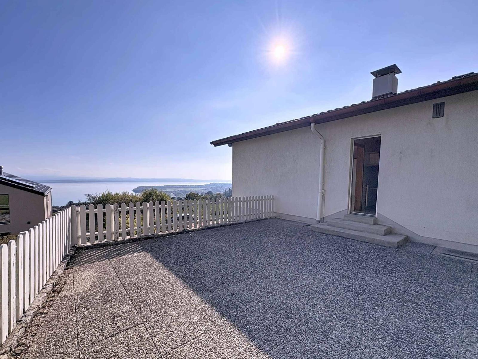 Élégante maison individuelle de 6,5 pièces avec terrasse et vue imprenable