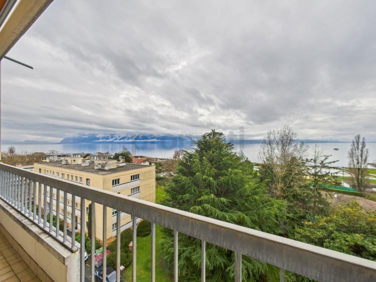 Superbe appartement rénové avec vue imprenable sur le lac
