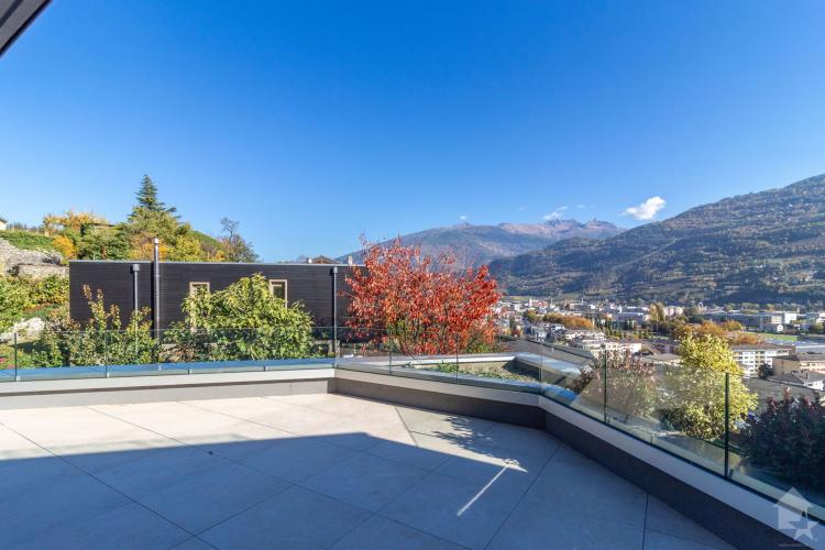 Spacieux appartement de standing 5.5 pièces avec jardin de 400 m²