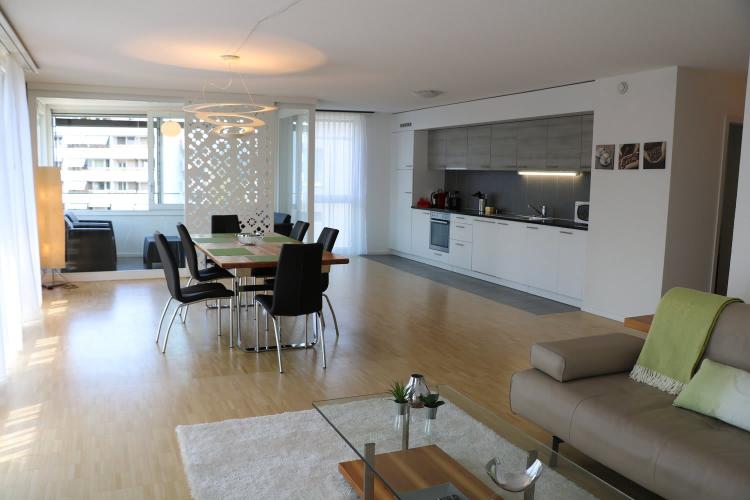 Moderne et lumineux 4.5 pièces avec loggia