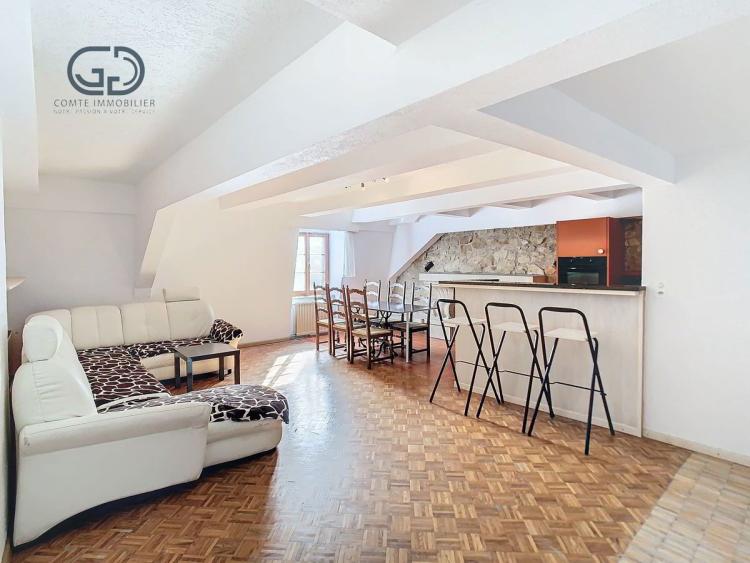 Bel appartement de 112 m2 bien situé