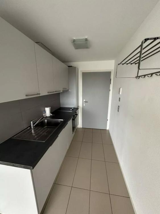 Joli studio avec balcon et cuisine aménagée