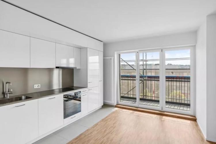 Appartement rénové de 4.5 pièces au 10ème