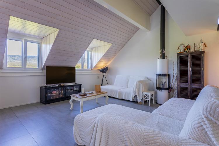 Cuarnens – Attique 5.5 pièces avec mezzanine, env. 200 m² utiles, un cadre idéal pour votre famille