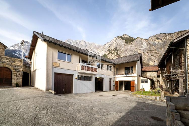 Immeuble avec fort potentiel au centre de Chamoson