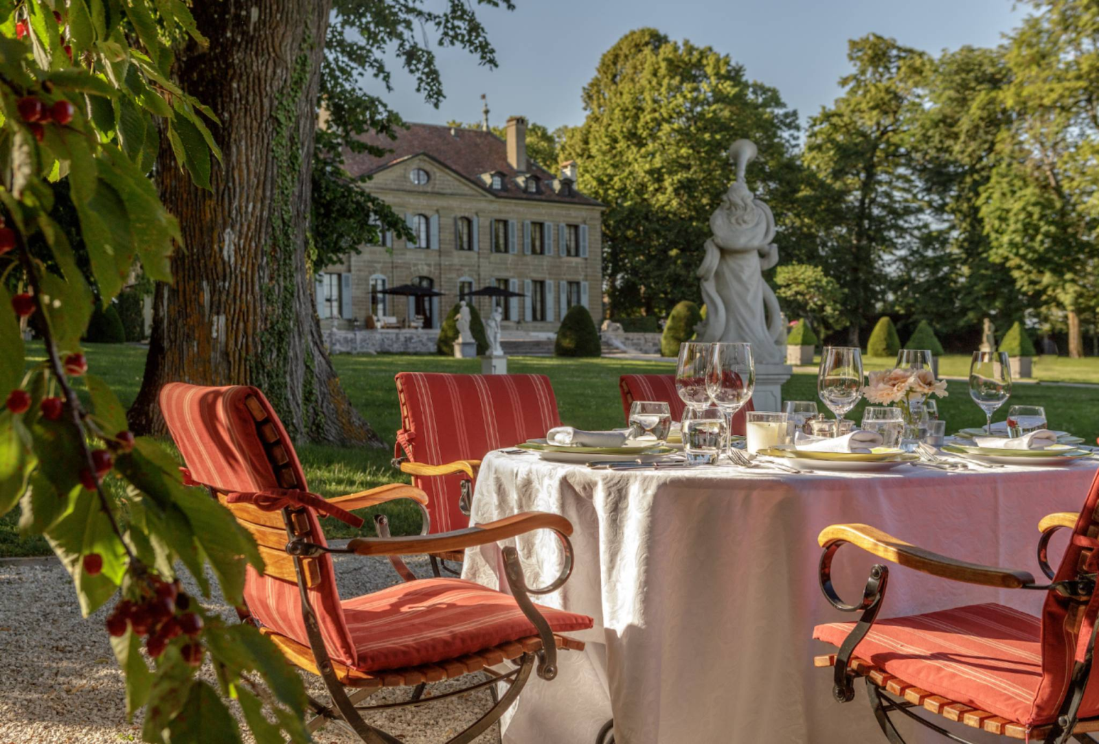 Château de Choully : L'Histoire et le Luxe au sommet de Genève