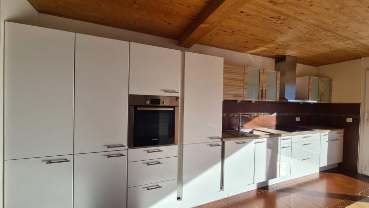 Geräumige 4.5-Zimmer-Wohnung mit Balkon in Cornol