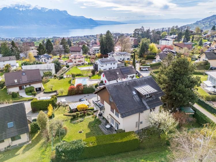 Appartement de 4,5 pièces avec jardin, vue lac et montagnes
