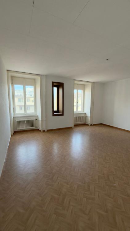 Grand appartement 4 pièces à prix attractif