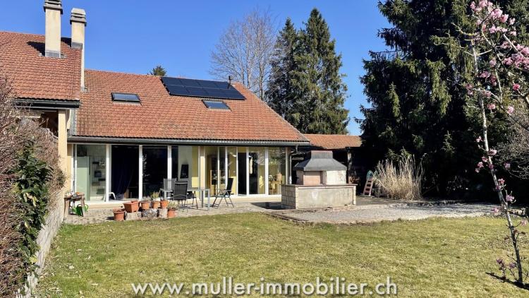 House for sale in Morlon, Switzerland