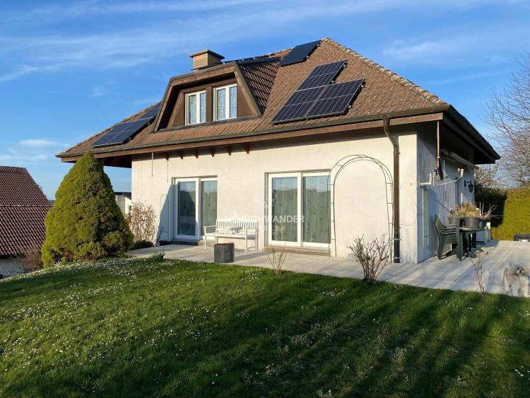 Villa de 5.5 pièces bien entretenue et rénovée avec soin.