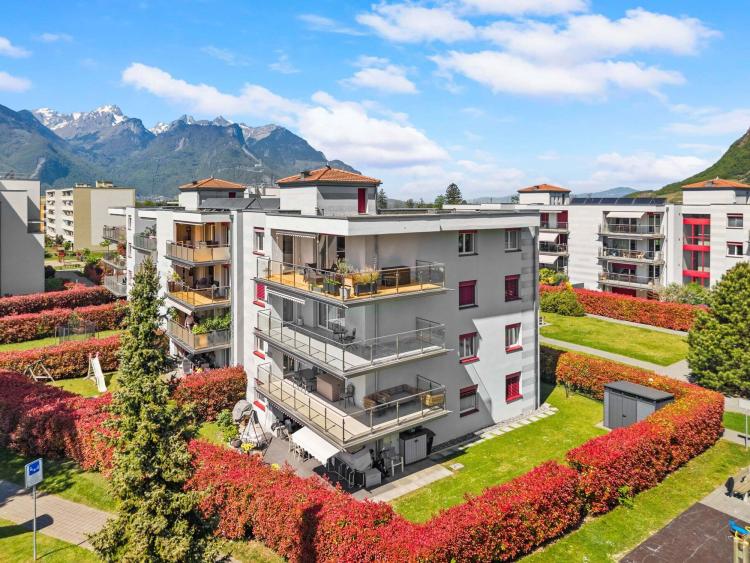 Aigle – bel attique de 4.5 pièces avec grand balcon plein sud
