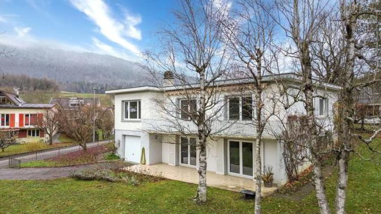 Spacieuse maison de 7 pièces à Delémont