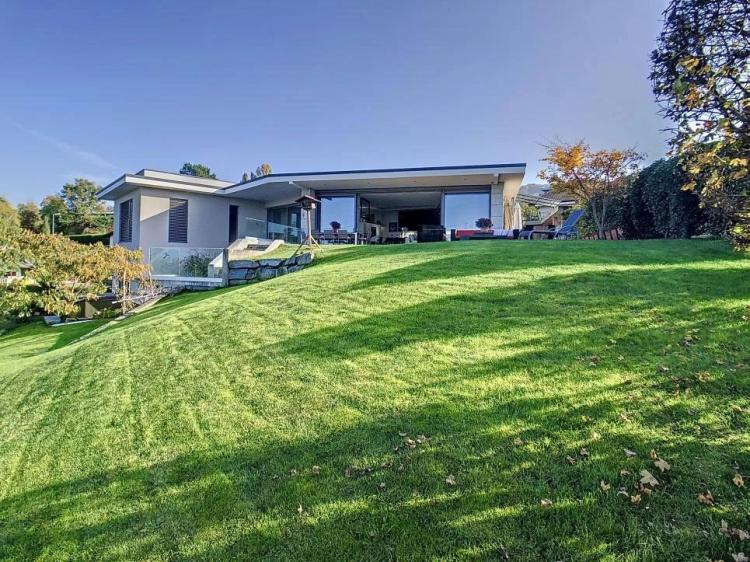 Villa d’architecte en bordure du Golf Resort.
