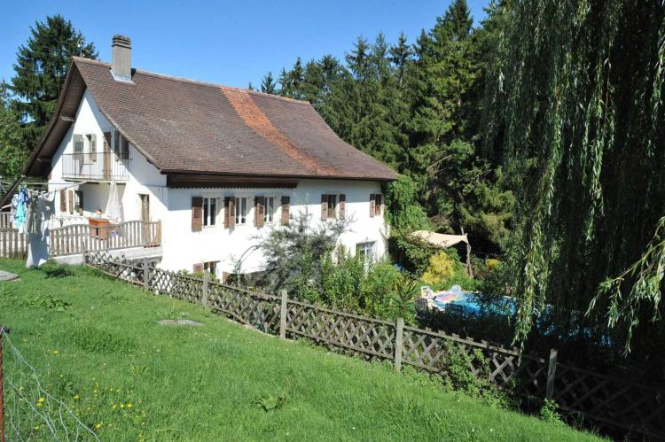 ACCUEILLANTE MAISON DE 9 PCS. CHARME ET CARACTAIRE. 2000 M². RUISSEAU