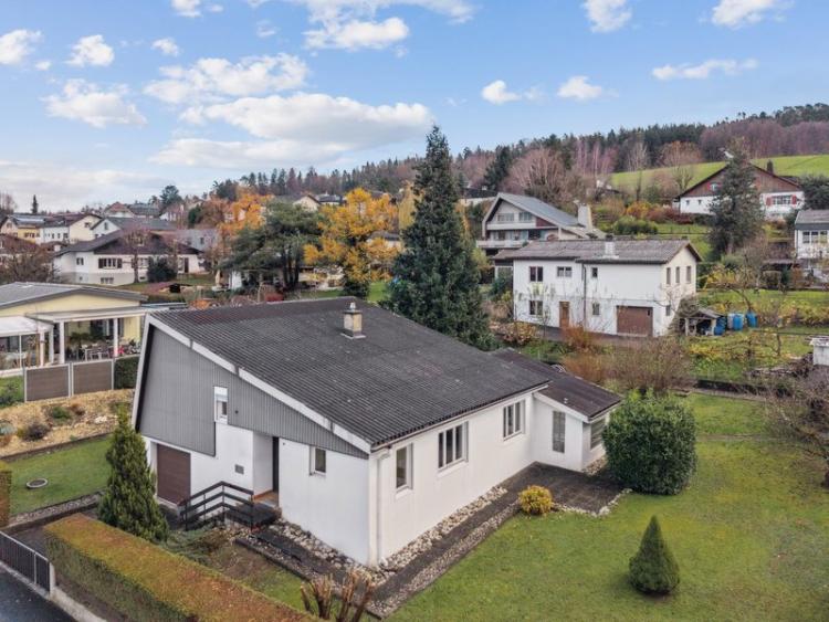 Maison individuelle avec grand potentiel à Rossemaison