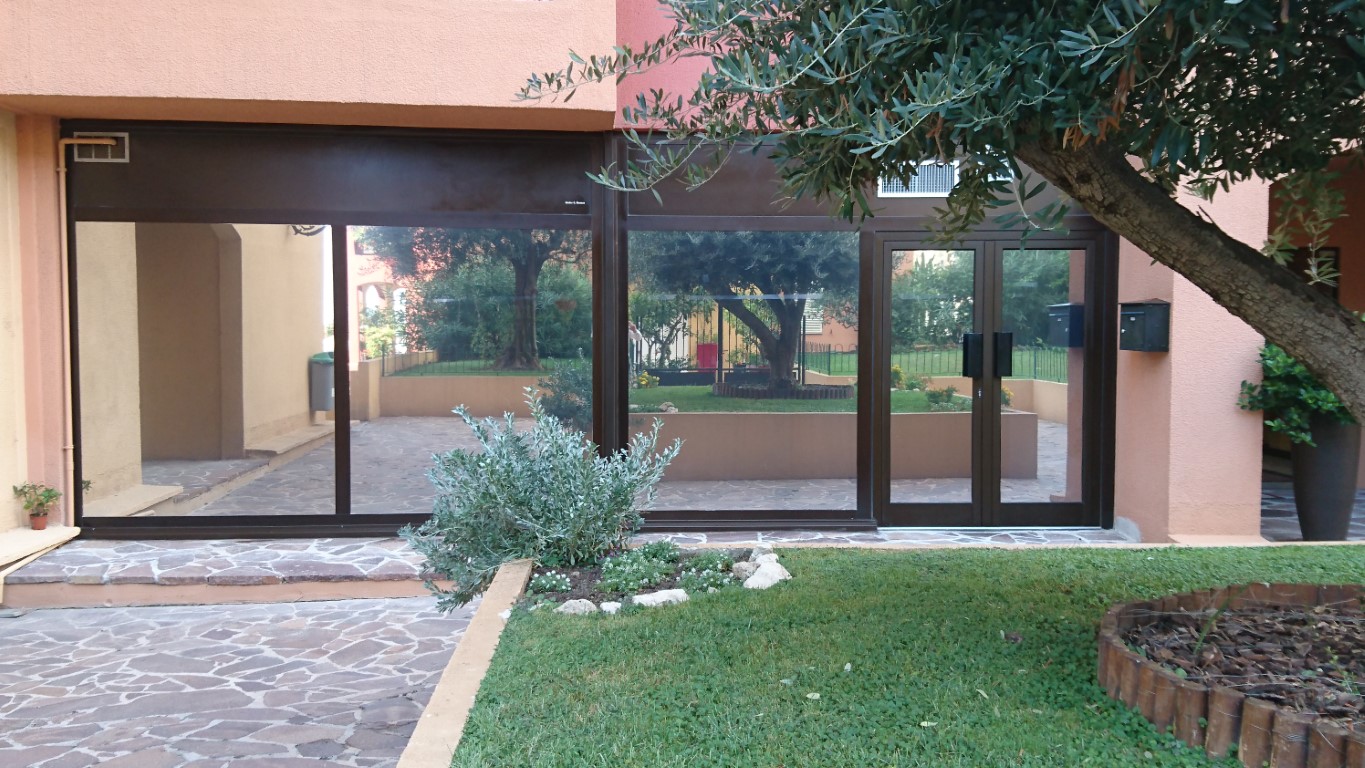 ievAN_vitrine-bis-moyen--1665758658.jpg