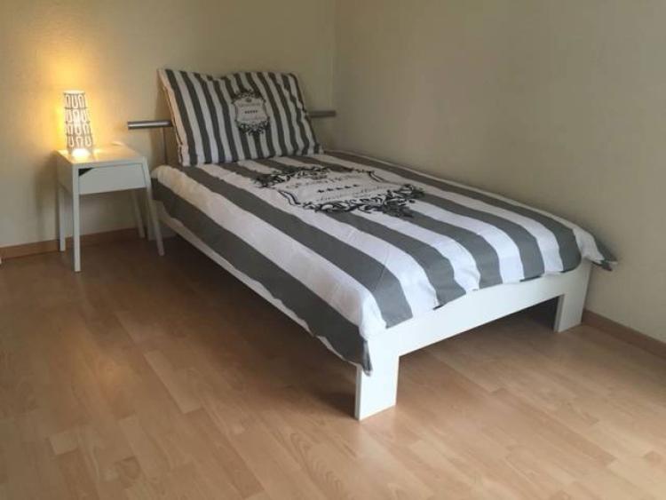 Chambre meuble en face EHL