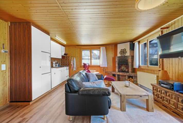 Preiswertes gepflegtes 4.5-Zimmer Chalet direkt an der Skipiste