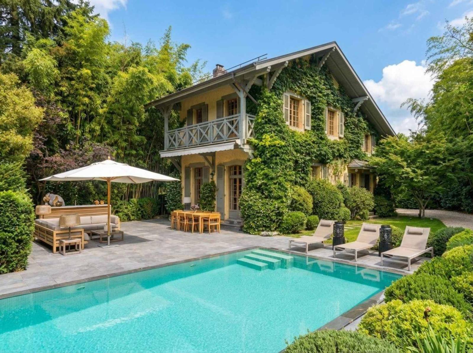 Très belle maison de caractère entièrement rénovée avec piscine