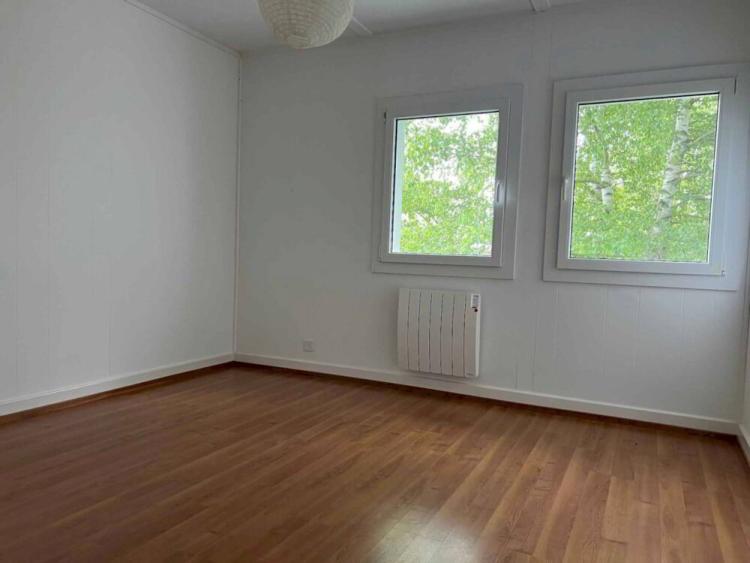 Charmante maison individuelle de 3½ pièces avec grand jardin, garage et places de parc