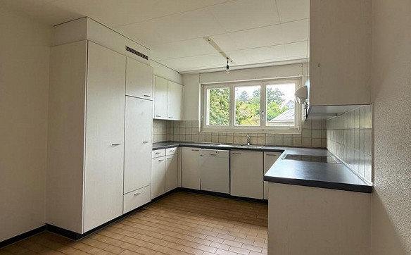 Helle 3.5-Zimmerdachwohnung mit Balkon / Mietzinsaktion