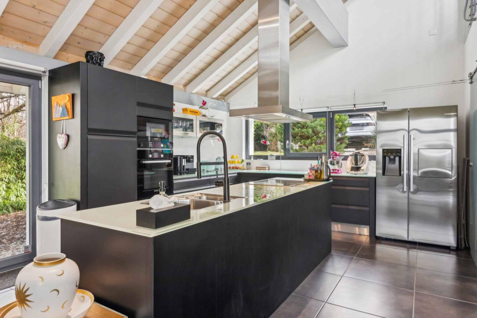 Villa d’architecte contemporaine de 7.5 pièces avec piscine
