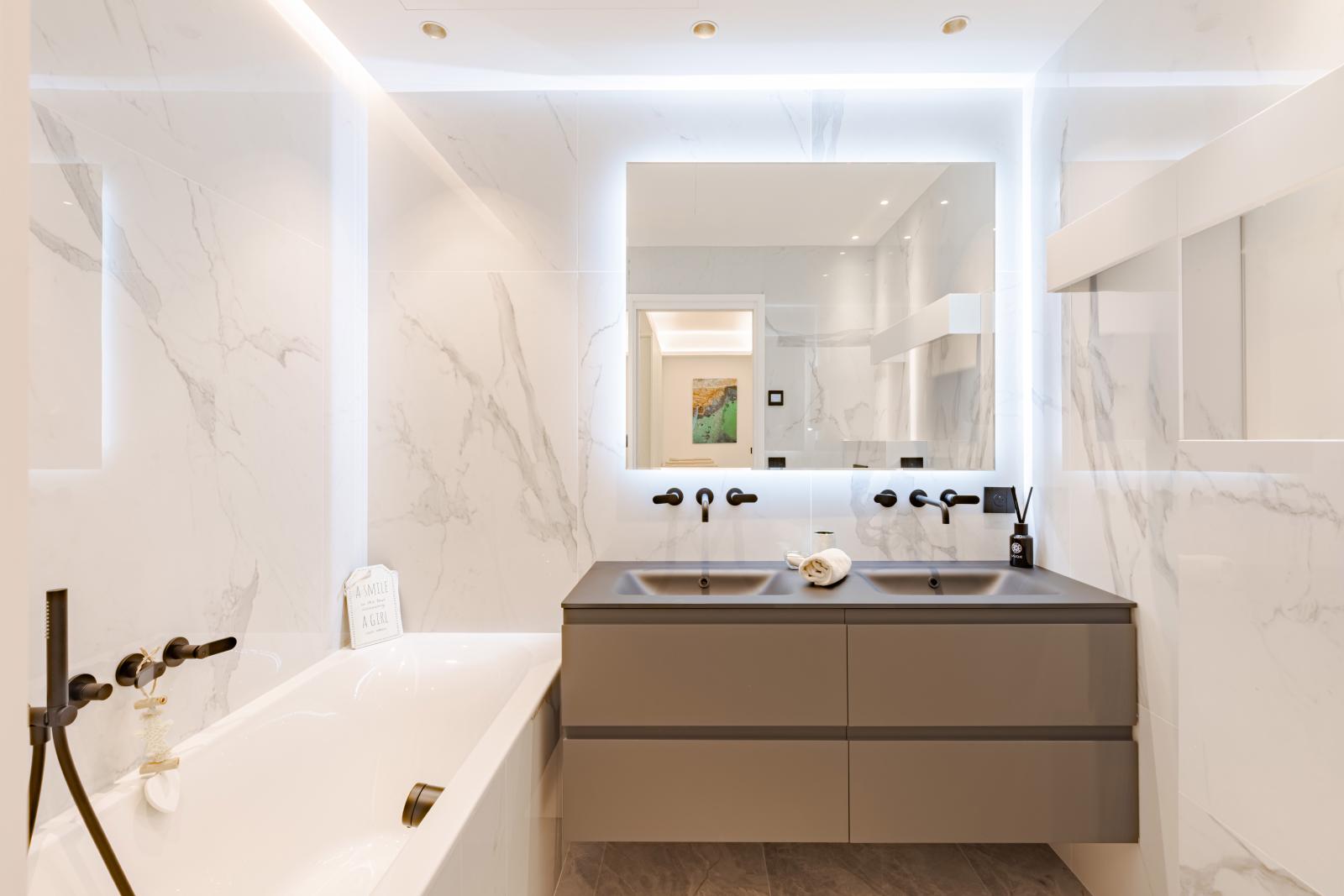 SOMPTUEUX 2 PIÈCES RENOVE & DÉCORÉ AVEC ÉLÉGANCE