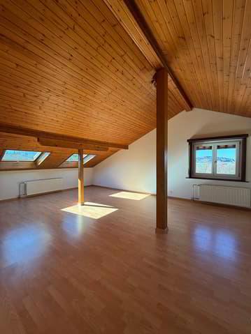 Gemütliche 2.5-Dachzimmerwohnung im 3. Stock