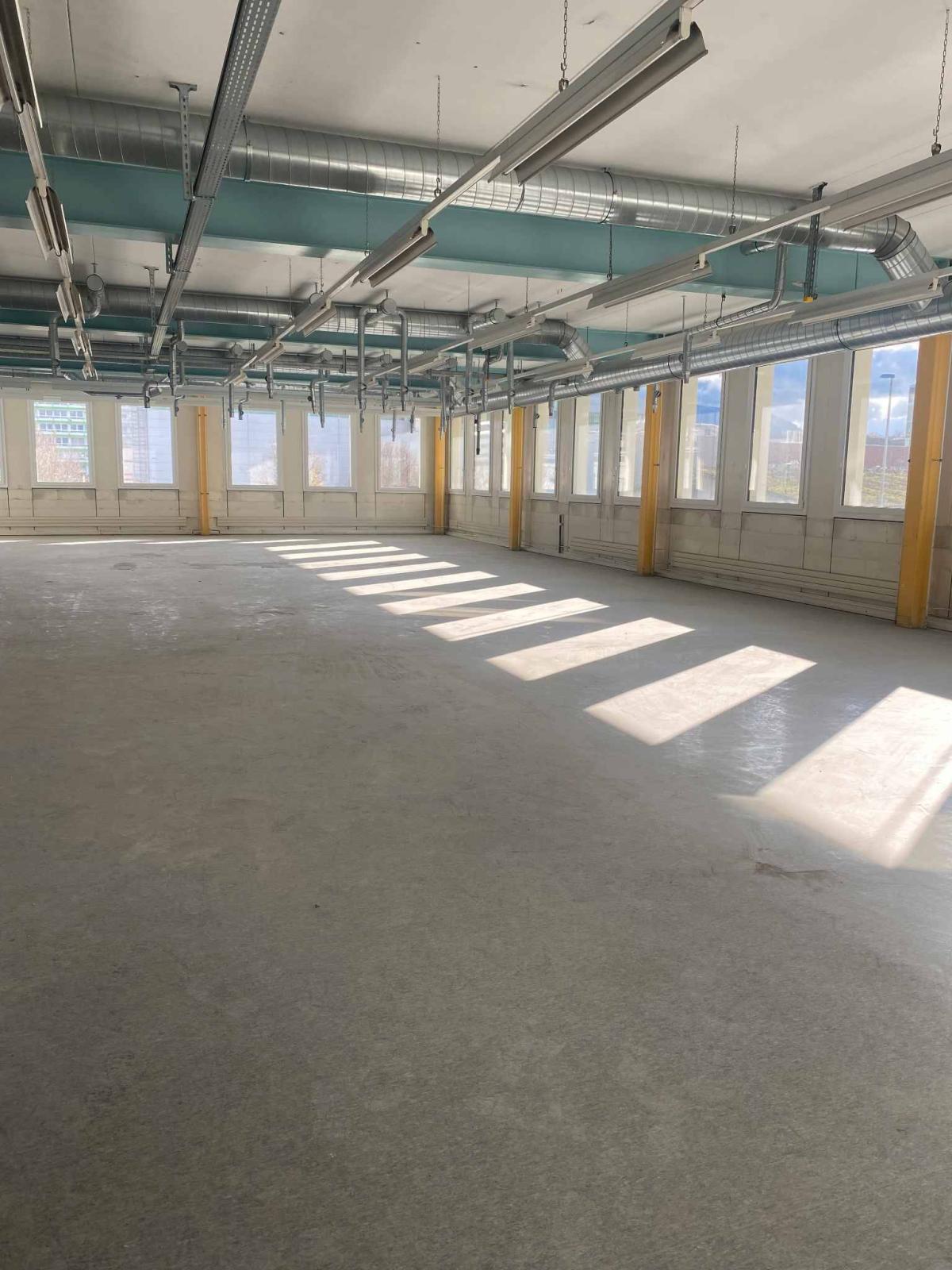Locaux commerciaux en zone FTI d'env 1100 m2 à Plan-les-Ouates