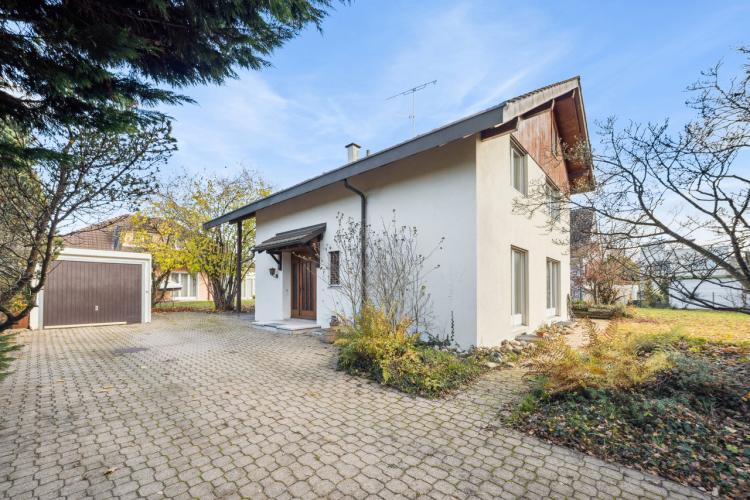 House for sale in Meyriez, Switzerland