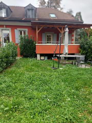Grand appartement de 2 pièces au rez supérieur avec grande terrasse