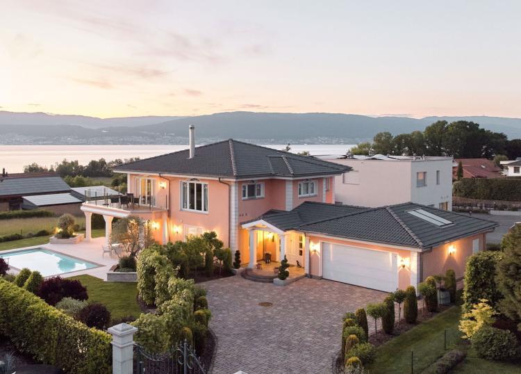 SENTIMENT DE VACANCES: VILLA AVEC VUE SUR LE LAC DE NEUBURG