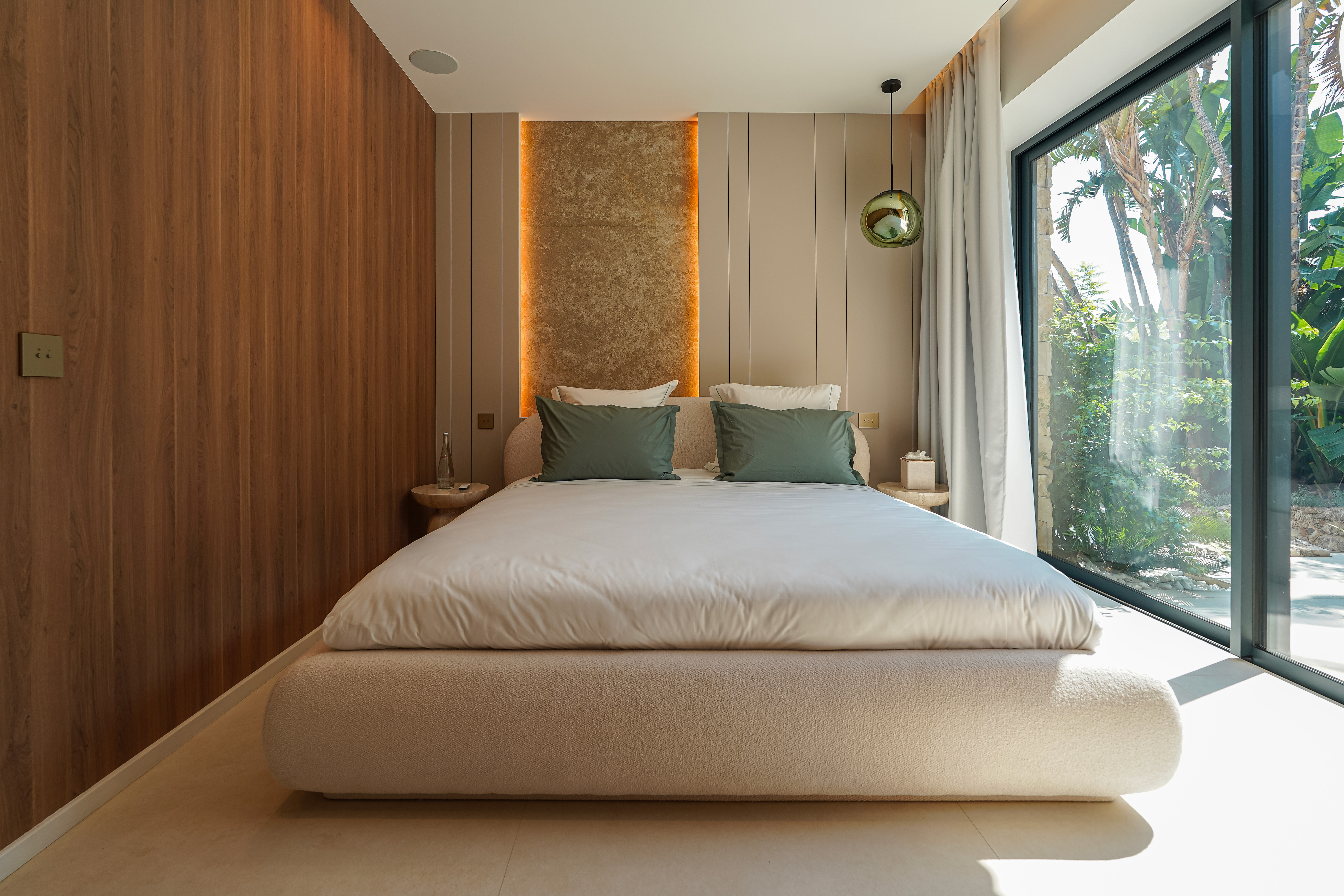 JbHKR_chambre2-villa-cap-martin-valeri-agency-by-jm-barei-1785495606.jpg
