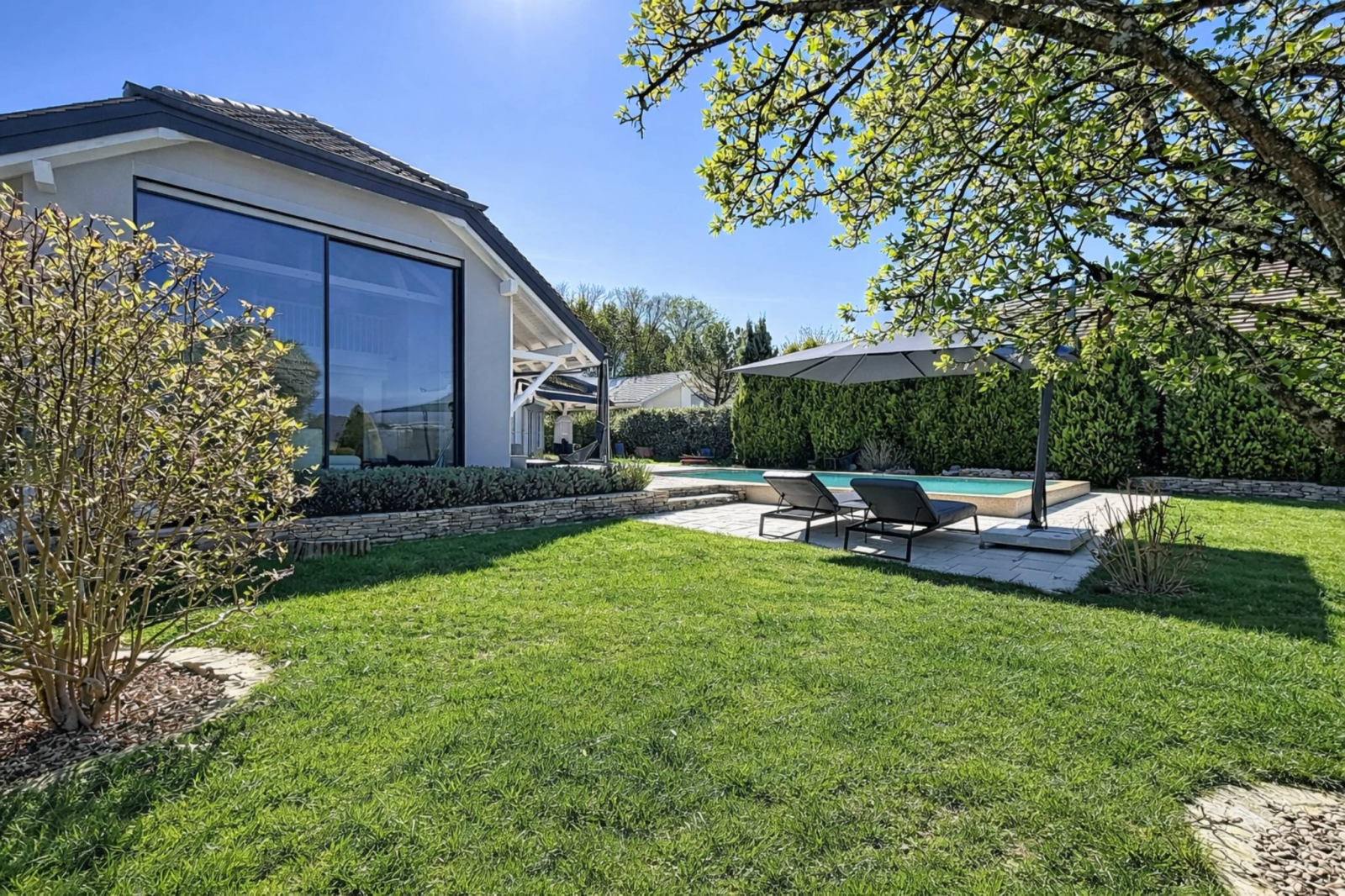 Villa d'exception avec piscine à débordement