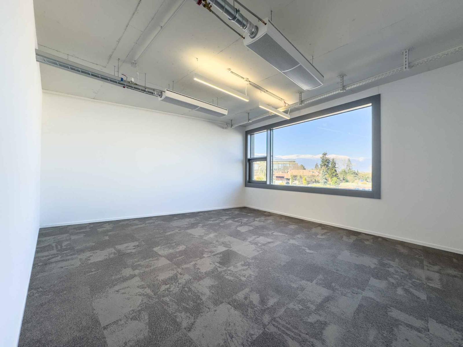 Bureau Plug & Play de 337 m² – Atrium Park, Meyrin
