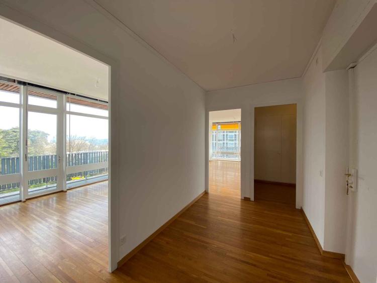 Appartement de 5 pièces avec balcons proche des organisations internationales