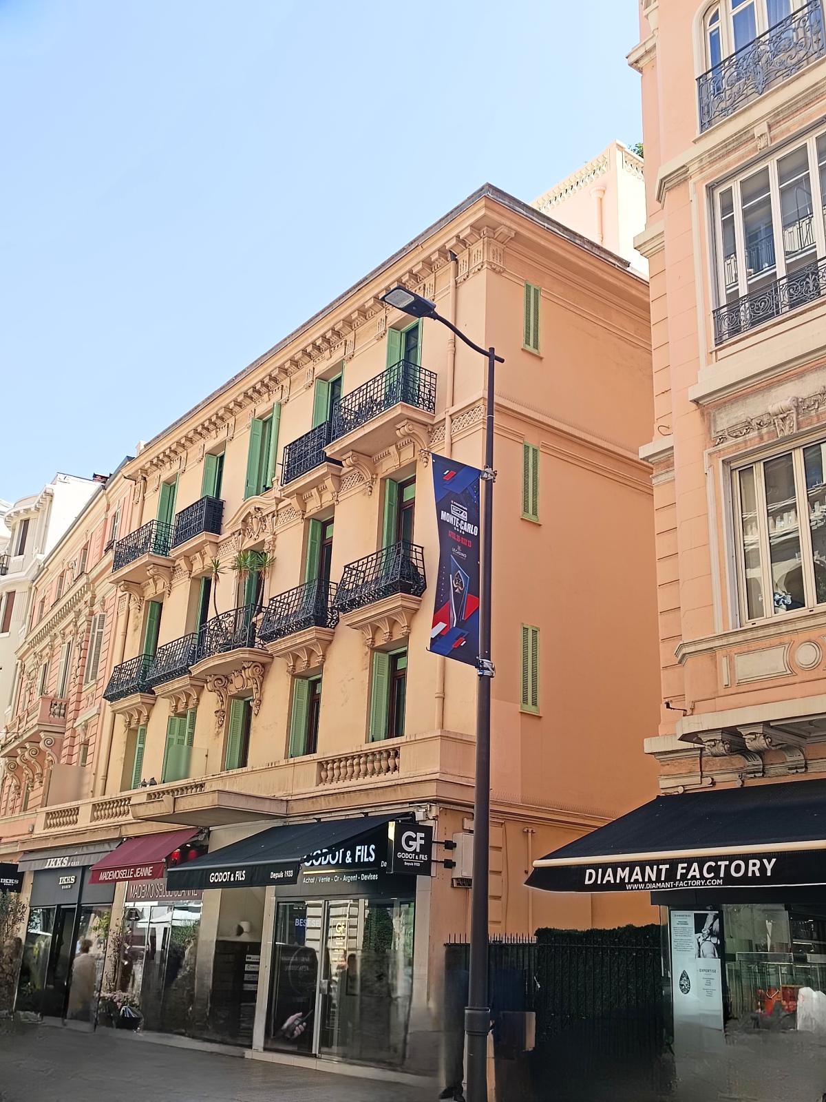 L'Ambassador - Boulevard des Moulins