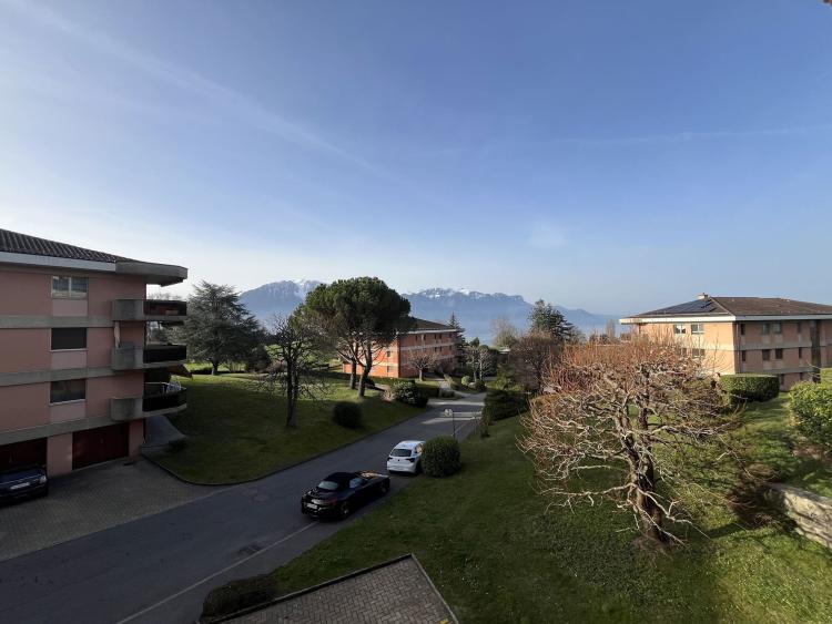 Appartement 3.5 pièces rénové avec balcon à St-Légier