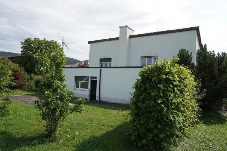ARI-236 - Rendement - Très belle maison de 2 appartements de 4,5 et 3,5 pièces sur une parcelle de 1'134 m2. copie