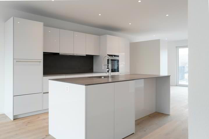 Appartement 2.5p neuf - rez-de-chaussée - terrasse et gazon