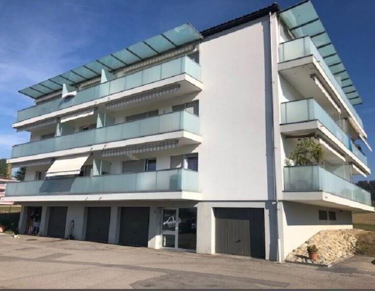Appartement de 3 pièces au rez-de-chaussée entièrement rénové