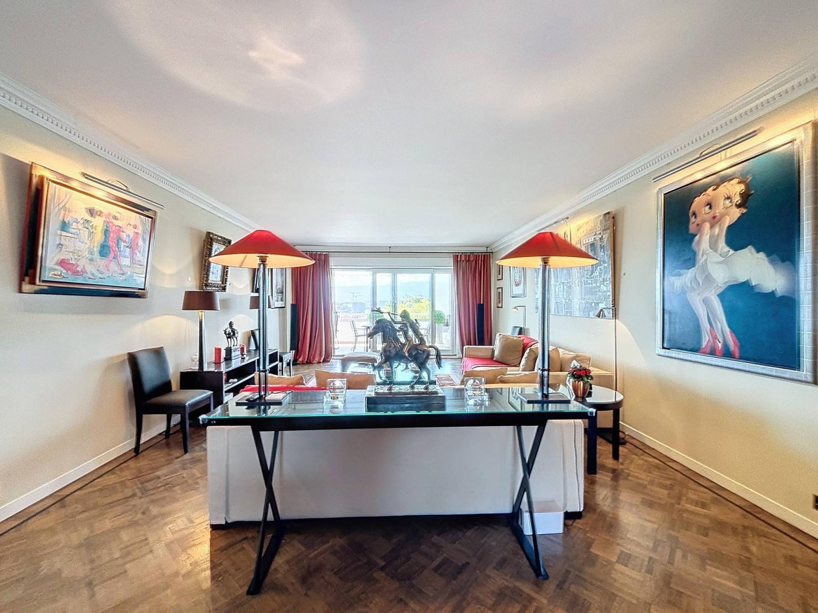 Au coeur de Champel, magnifique appartement traversant de 7.0 pièces