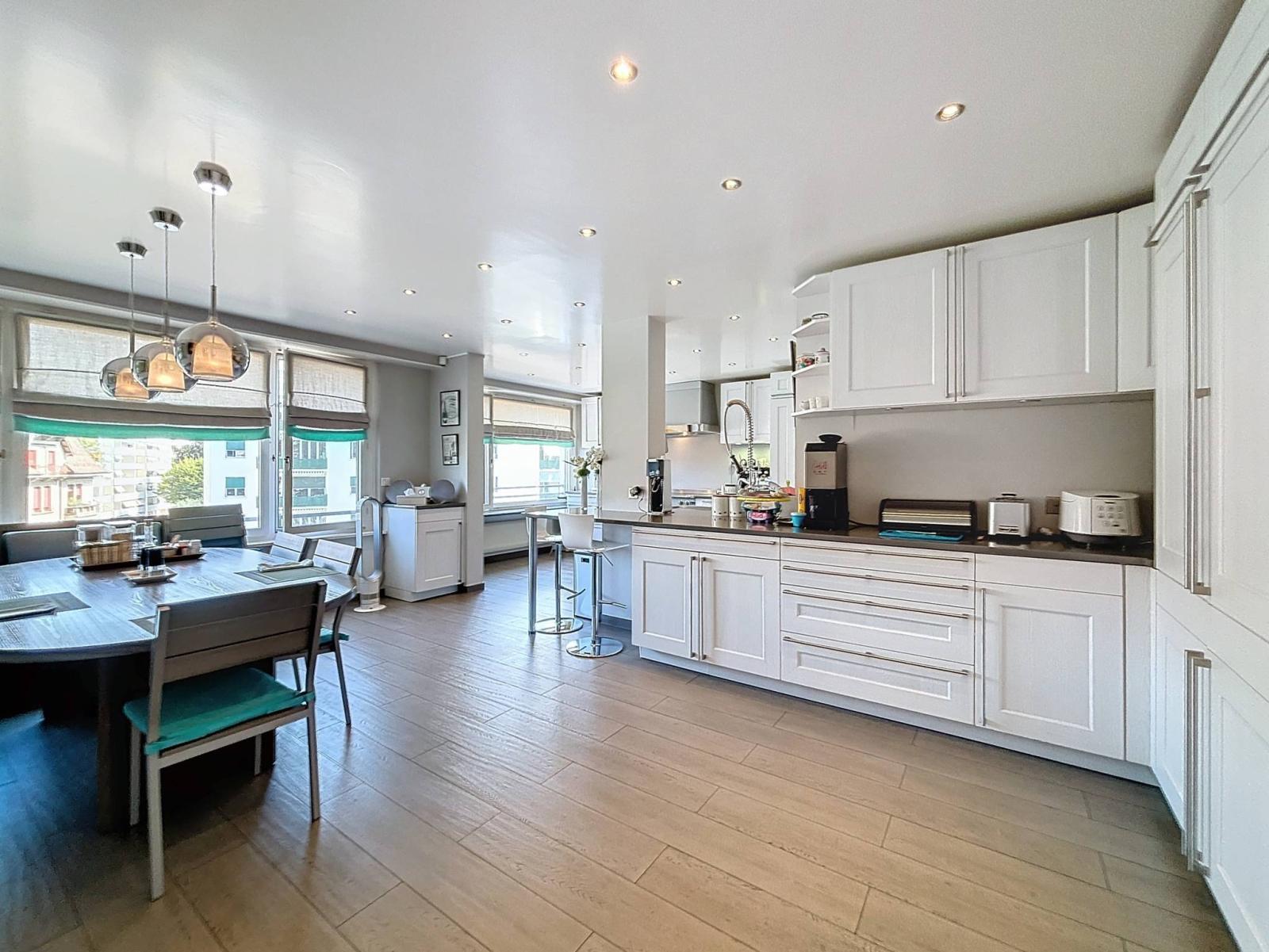 Au coeur de Champel, magnifique appartement traversant de 7.0 pièces