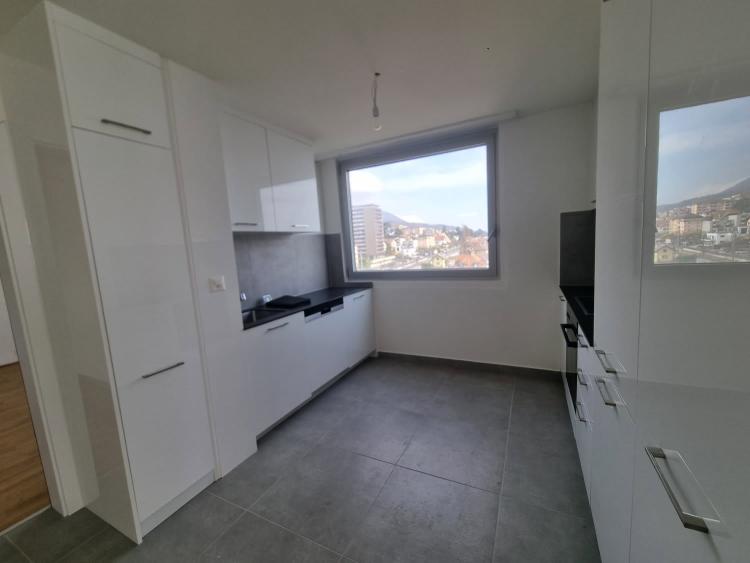 Wohnung mit 3 Zimmern und Panoramablick auf den See und die Alpen