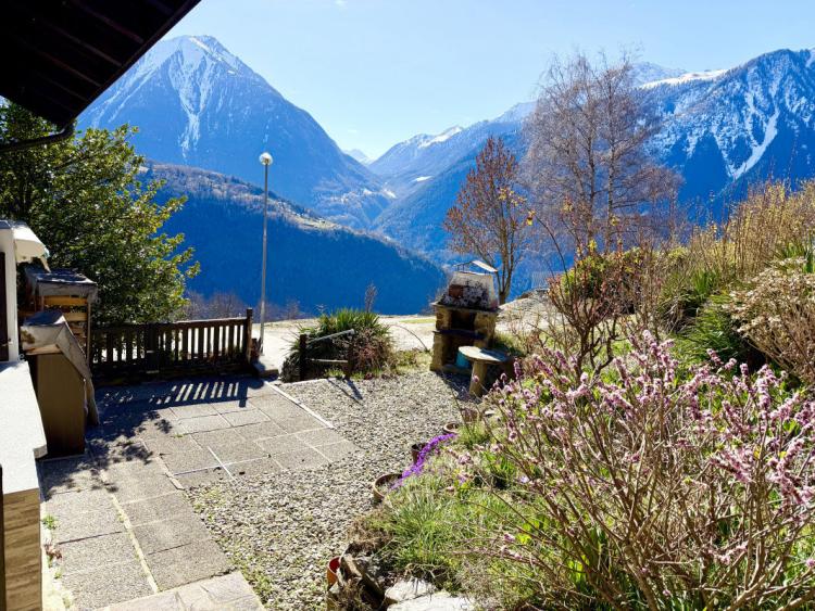 Charmant chalet mitoyen avec vue exceptionnelle à Ravoire, 5 minutes de Martigny